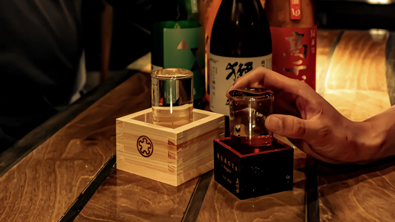 사케다케루 — 야간 분위기, 음식점 인테리어